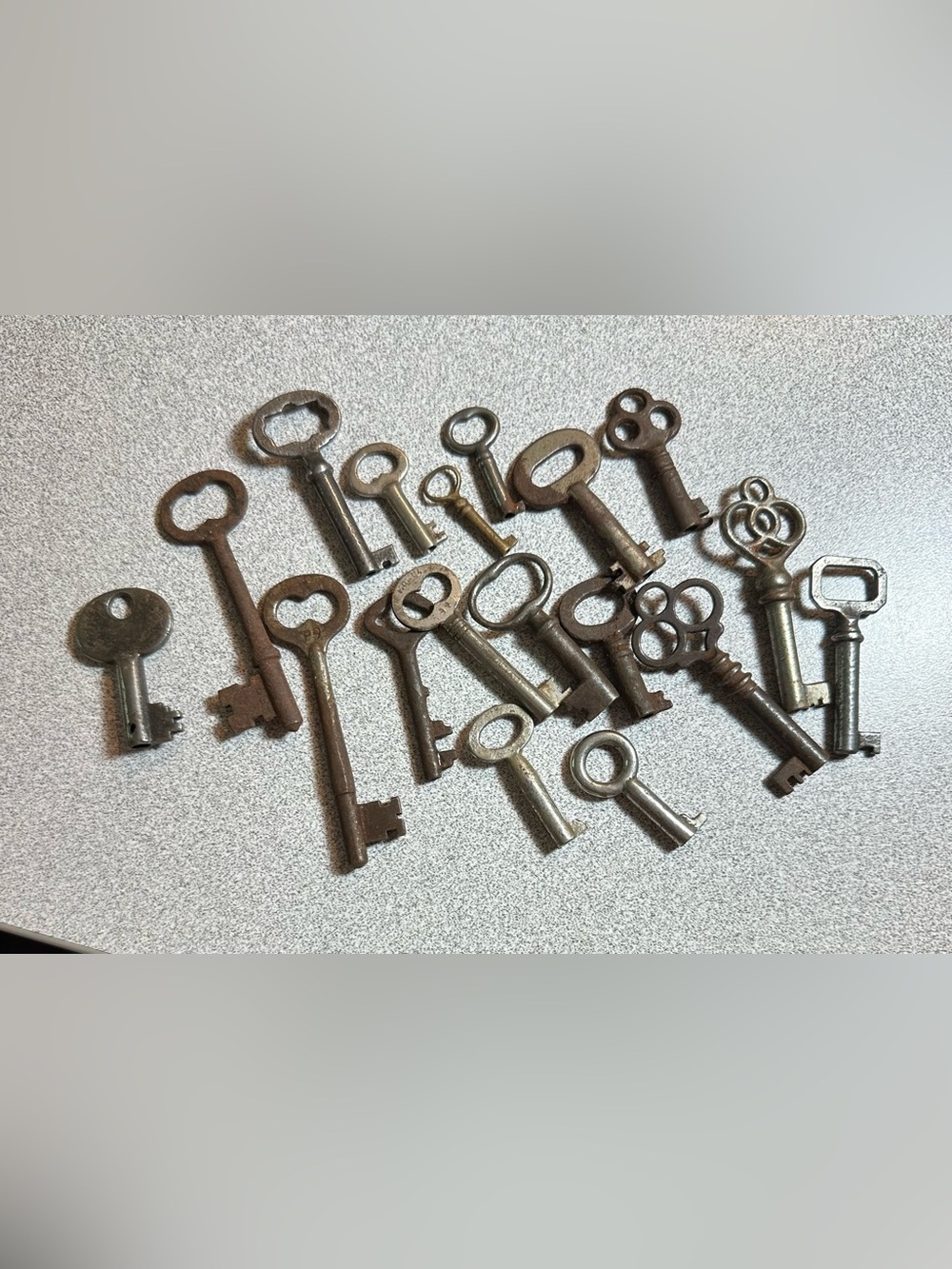 Vintage small skeleton keys